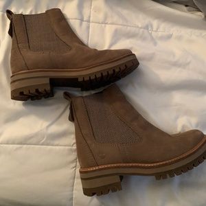 WOMEN'S COURMAYEUR VALLEY CHELSEA BOOTS